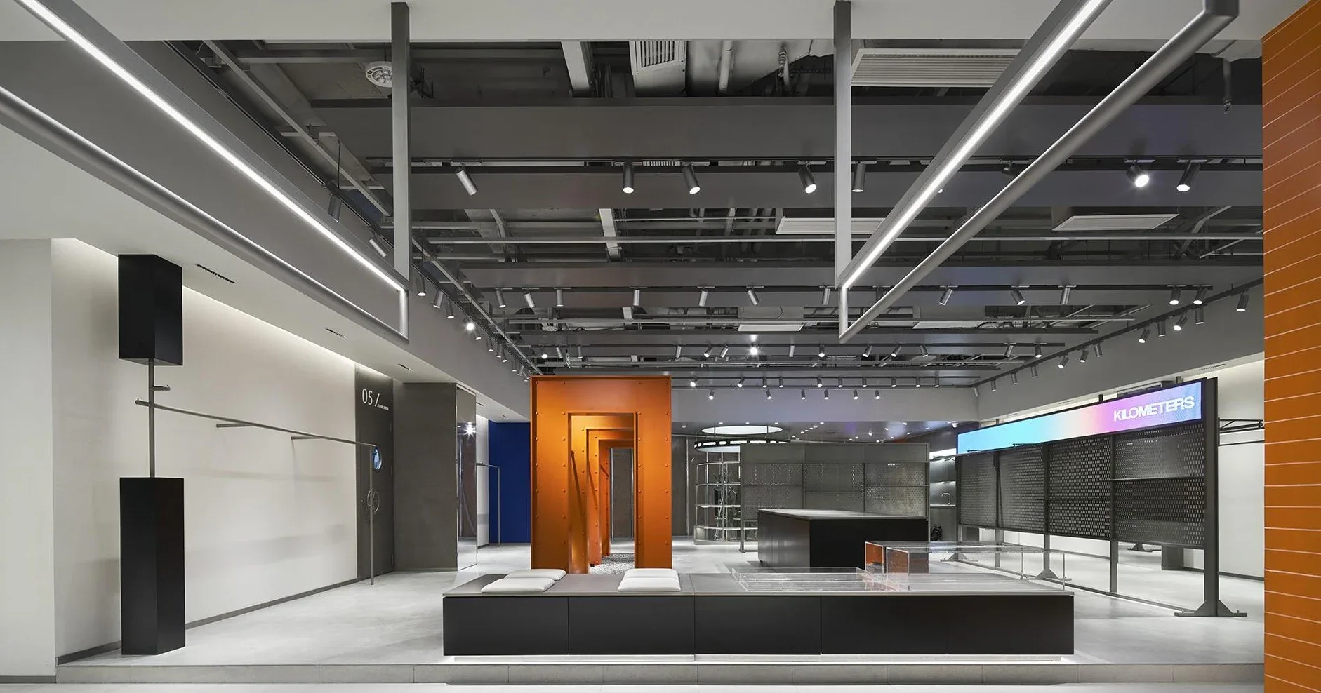 KILOMETERS China Flagship — Retail Gallery